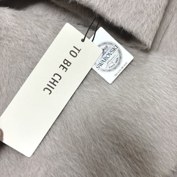 画像11: TO BE CHIC　アルパカビーバーロングコート　スワロフスキーブローチ　ウエストリボン　ダブルブレスト　44号　グレー　新品タグ付き (11)