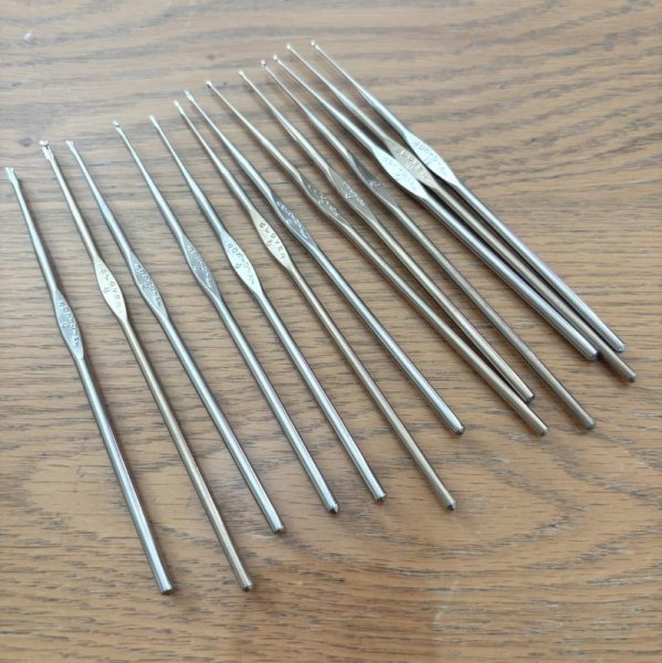 画像1: 中古　クロバー　レース針　13本セット　　No.0　No.2　No.4　No.6　No.8　No.10　No.12 (1)
