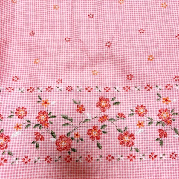画像1: チェック　コットン生地　花刺繍入り　ピンク　110×720 (1)