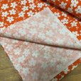 画像3: 北欧　コットン　プリント生地　花柄　フラワープリント　オレンジ　白　110×200 (3)
