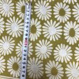 画像1: コットン生地　薄手　綿　花柄　フラワープリント　マーガレット　ホワイト　マスタード　110×440 (1)
