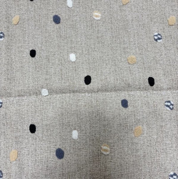 画像1: ふわふわ毛糸刺繍　カーテン生地　はぎれ　ベージュ　70×90 (1)