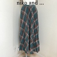 画像1: タグ付き　niko and ...（ニコアンド）ロングスカート　春　夏　プリーツレイヤー風チェックスカート　グリーン