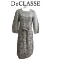 画像1: DoCLASSE ドゥクラッセ　レディース　前ボタン　リネンワンピース　ウエストリボン　グレージュ　刺繍　9号 (1)