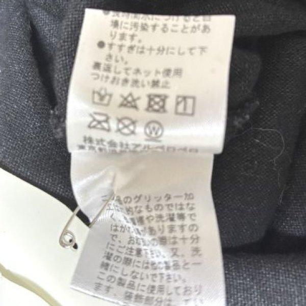 画像10: アルベロベロ　７分袖　ニットカットソー　４匹のブタワッペン　カメラのボタン　デニム切り替え　ブラック　ポケット付き (10)