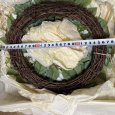 画像5: 造花リース 白バラ＆グリーン フラワーリース 直径30cm ドアリース インテリア ナチュラル ウェルカムリース (5)