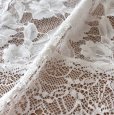 画像3: バレンチノガラバーニ　テープルセンター　レース敷物　白　花刺繍　47*75 (3)