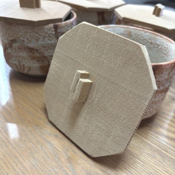 画像2: 志野焼　美濃焼　木蓋付き　炊き込みご飯　飯鉢　4個セット　1個おまけ (2)