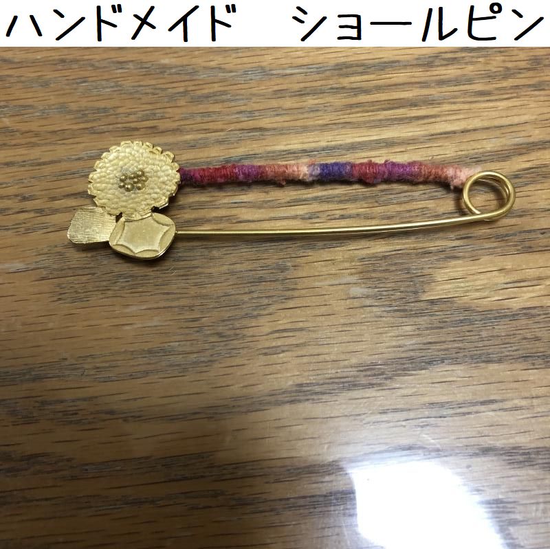ハンドメイド　花×ニット巻き　ストールピン　ショールピン　ゴールド　ピンク
